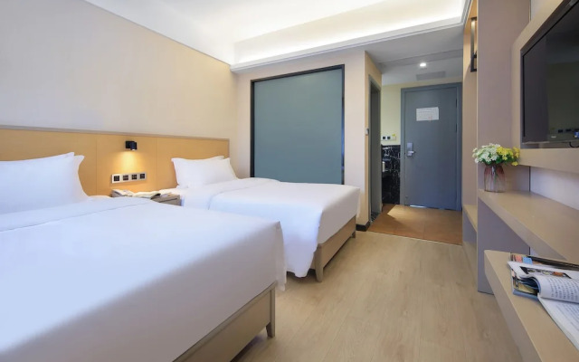 Wing Hotel Guilin- Pedestrian Street