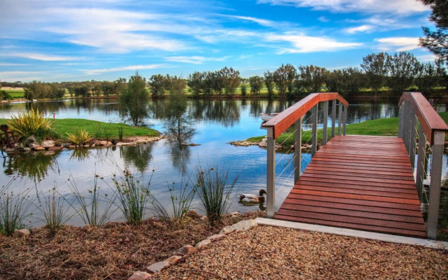Stonewell Cottages & Vineyards