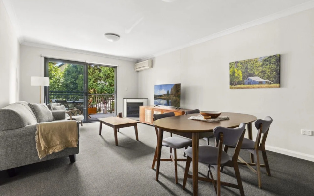 Spacious 2-bed Apartment in Heart of Leura – Guest Rooms – Sydney