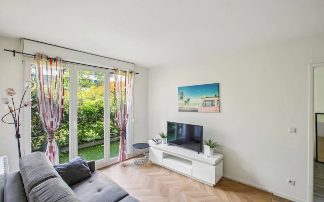 1BR Paris 10th Gare du Nord Stade France