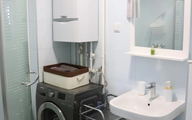 New elegant apartment with free parking and wifi