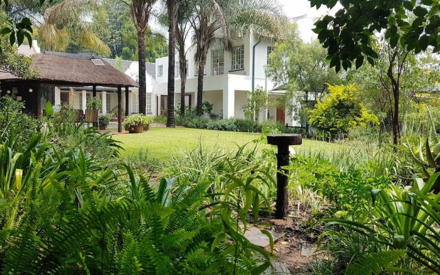 Six Valk Avenue Guest House