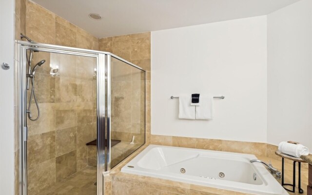 Silver Beach 1702e 3 Bedroom Condo by RedAwning