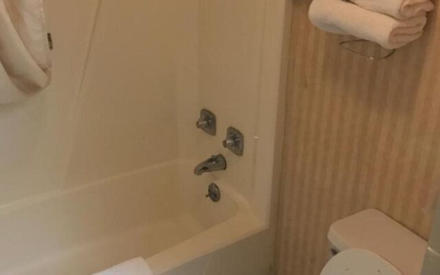Home Town Inn