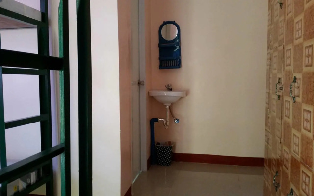 RMS Travellers Inn - Hostel