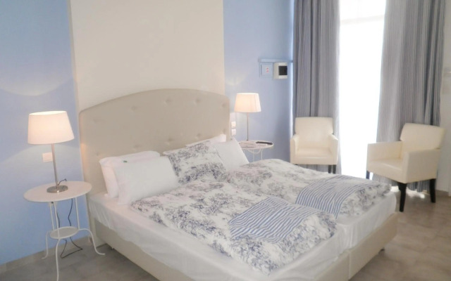 Seafront Studios & Apartments