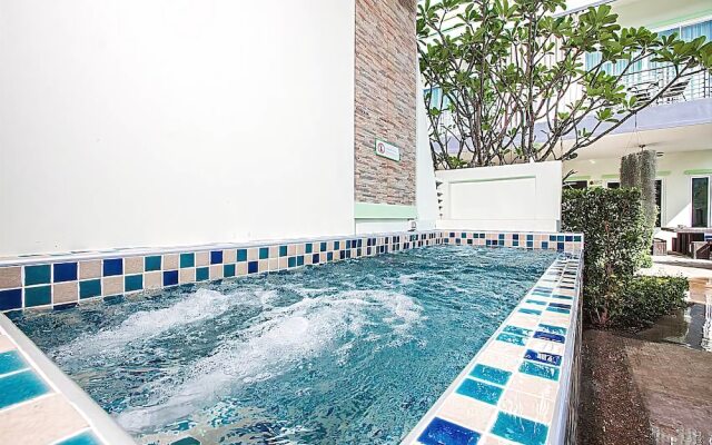 Baan Kiet 3 7 units 2 Bedroom Jacuzzi Townhomes
