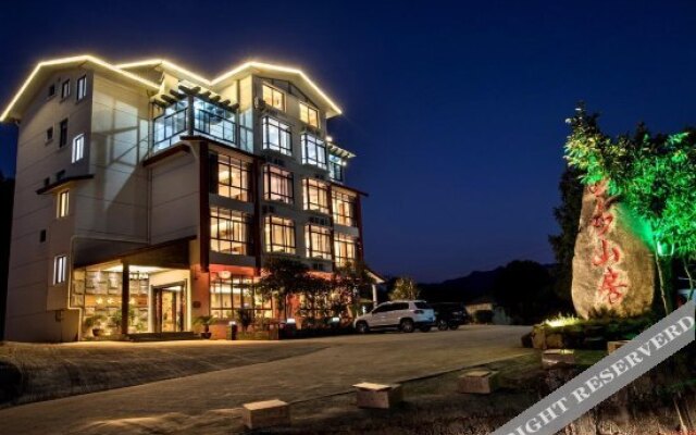 Wuyishan Winding Water Mountain House Inn