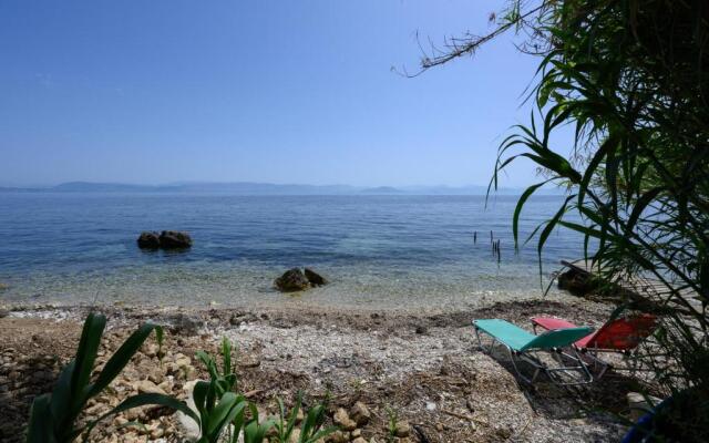 Kaliva Country House with private beach access and pool