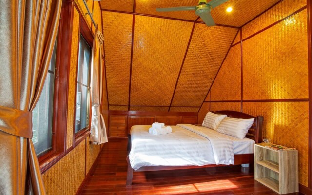 Unique Thai Style 4BR Pool Villa Nikkie