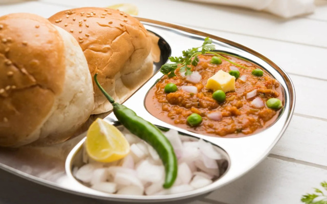 Om Shiv Hotel by Oyo Rooms