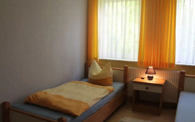 Charmante Ferienwohnung mit Garten in Wiek