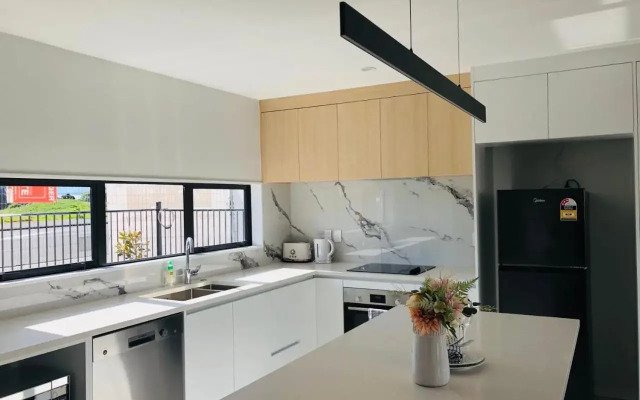 Modern & Luxurious Home 2
