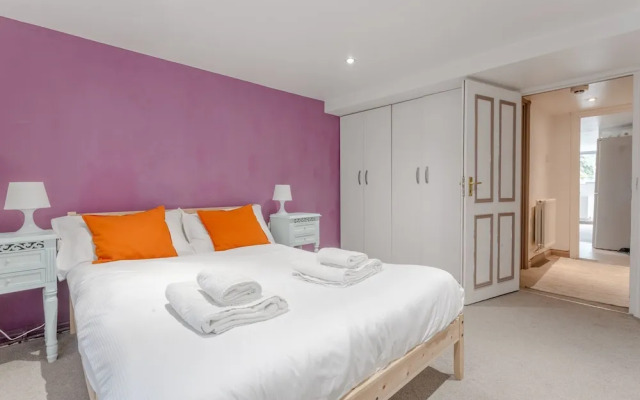 1 Bedroom Camden Apartment With Patio