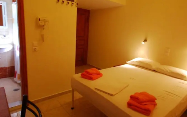 Santorini Camping/Rooms