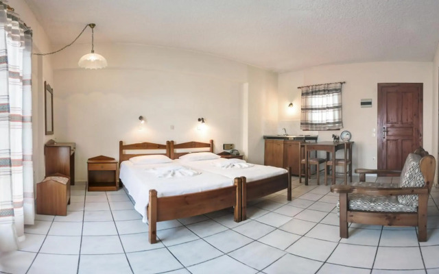 Yiannis Ηotel