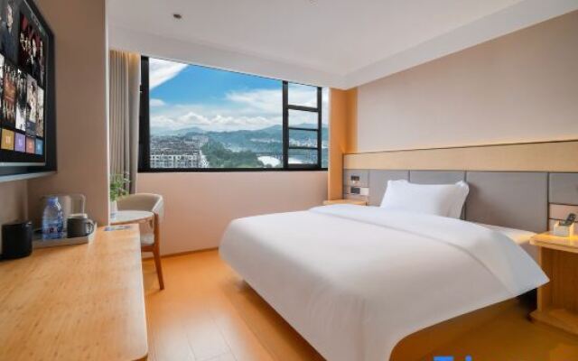 Yueya Fengjing Hotel (Shangrao Wuyuan Cultural Square Landscape Bridge)