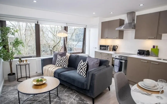 Exeter Cathedral Two-bedroom Stay