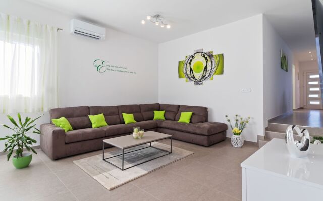 Serene Holiday Home in Novigrad with Private Pool