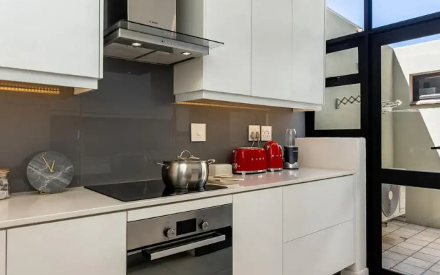 Camps Bay Nest - Townhouse With Ocean Views
