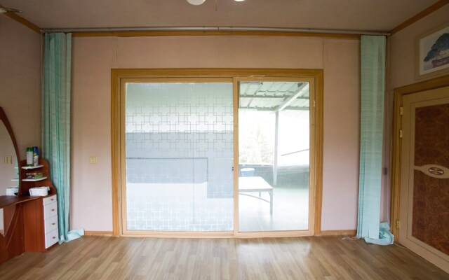 Wangju Godeok Pension