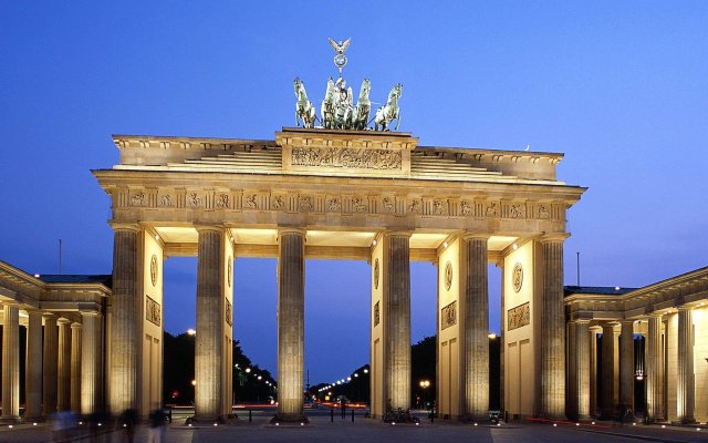 greet Berlin Alexanderplatz
