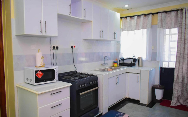 Lux Suites Fancy Getaway Apartments