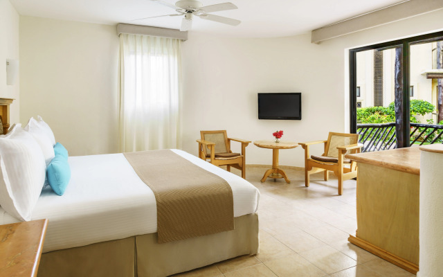 The Reef Playacar Beach Resort & Spa