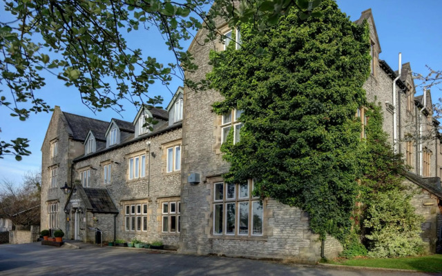 Stonecross Manor Hotel