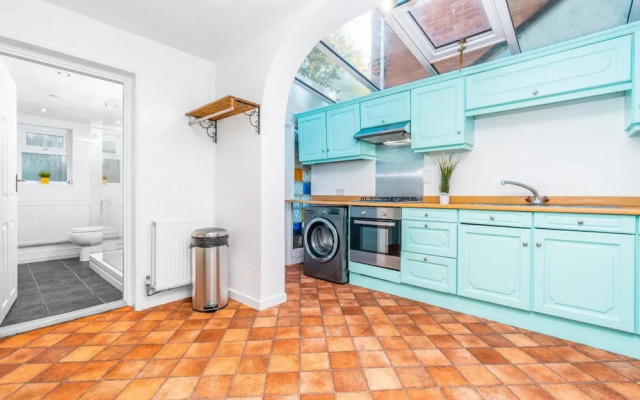 Pretty House in Popular Harborne