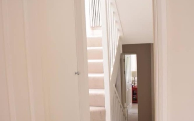 Cosy 2 Bedroom Home in Hammersmith