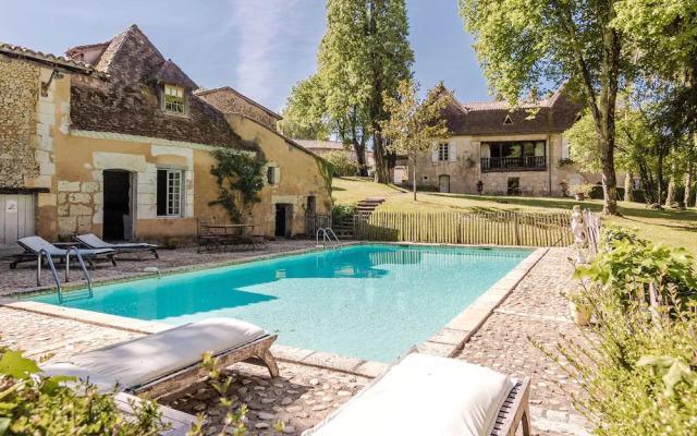 Plushy Villa in Sourzac With Pool, Fitness & Recreation Centre