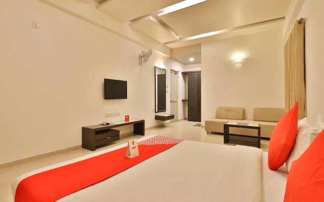 OYO 5054 Sun-N-Step Club