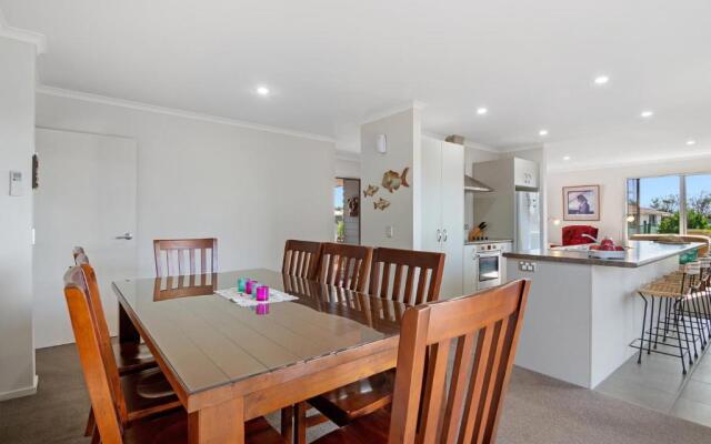 Paradise in Pohara - Pohara Beach Holiday Home