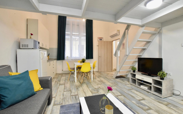 Robinia Apartment