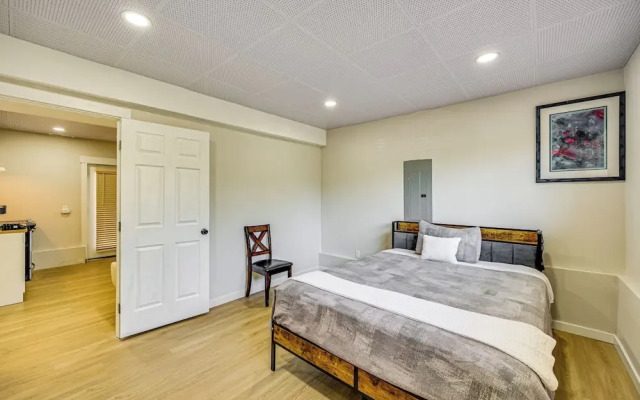 1 Mi to Puget Sound Shores: Modern Des Moines Apt!