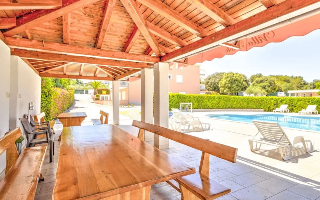 Splendid Mobile Home in Banjole With Swimming Pool