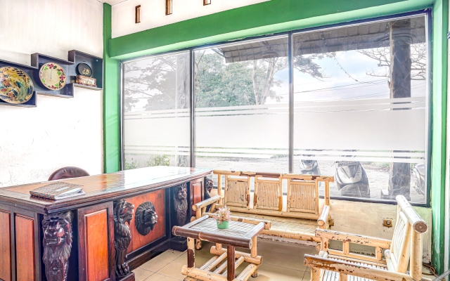 OYO 92609 Guest House Malay Singkawang