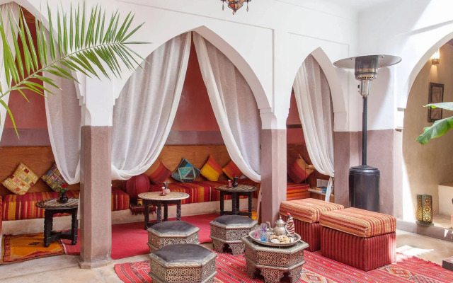 Dar Kamar Zamane - Adults Only