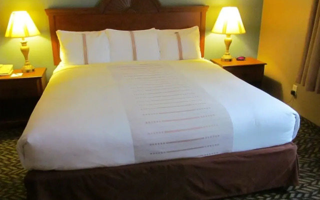 Fireside Inn & Suites