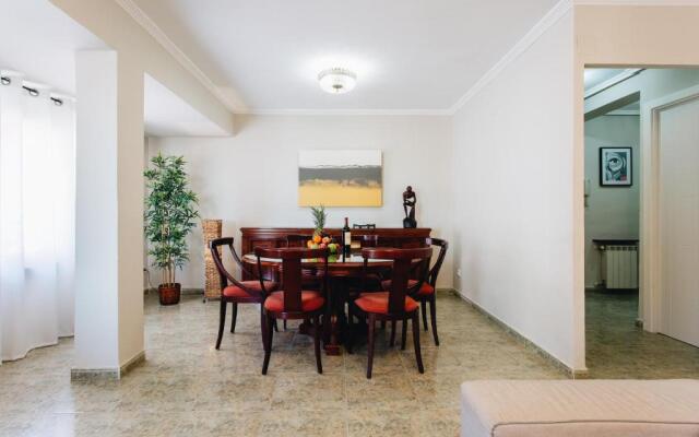 Exclusive 3 Bedroom Beach Apartment