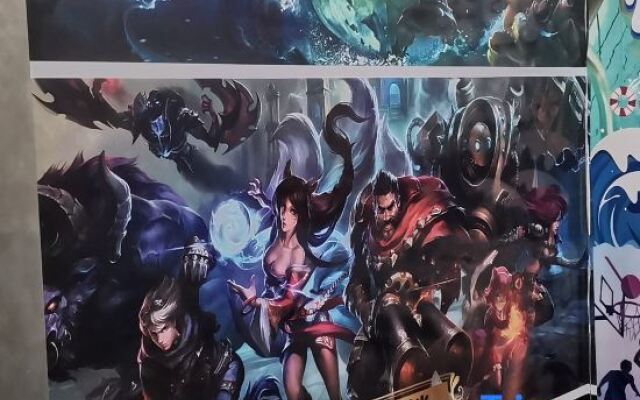 Yueyang Glory E-sports Hotel