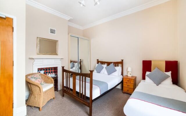 The Briary Hotel - Guest House