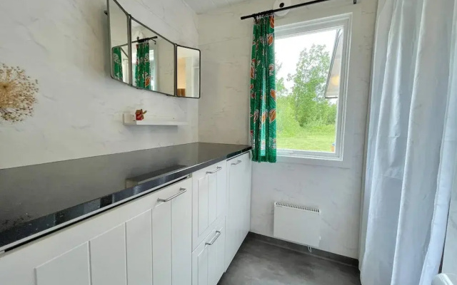 Cozy Seaside Getaway in Grankullavik