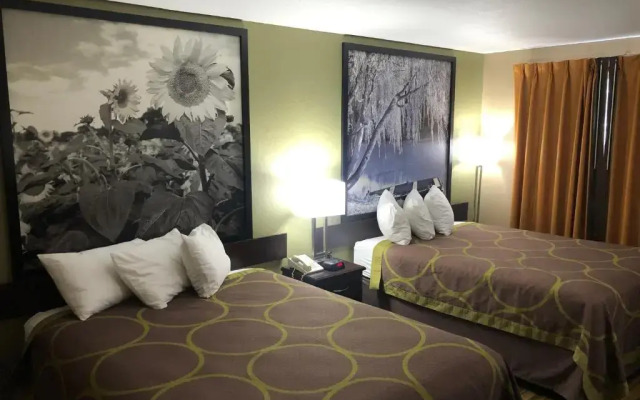 Super 8 Topeka/Wanamaker RD/I-70