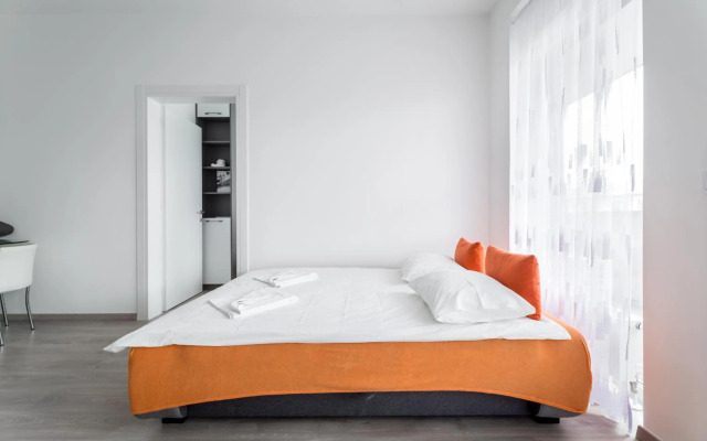 BpR CHIC White Home with Terrace & A/C & Garage