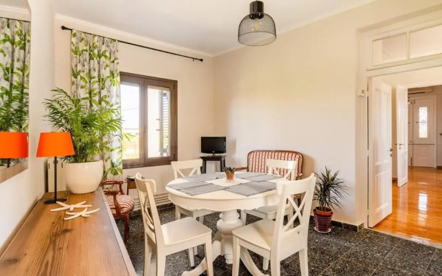 Mansion of 120 m2, with high ceilings and big yard