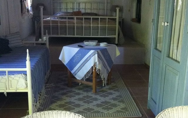 Bakkhos Guesthouse