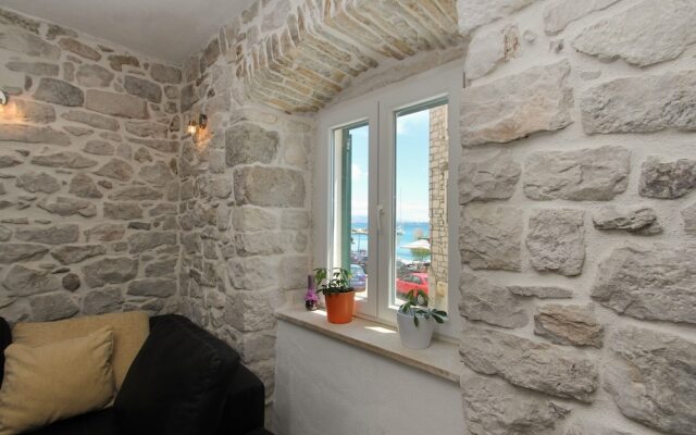 Modern apt in the Stone House in the Very Center