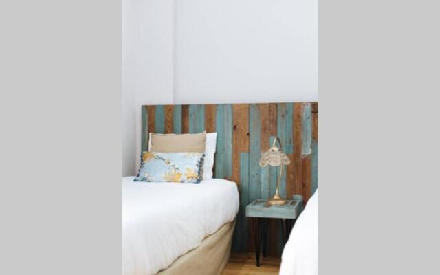 Hostly Sol 2bdr flat with patio in Seville center